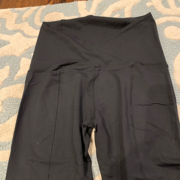 Ingrid and Isabel maternity leggings. - Picture 7 of 8